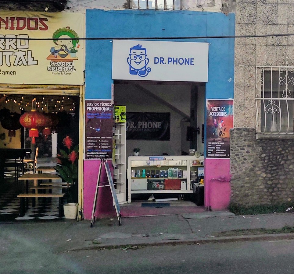 Fachada del taller Dr. Phone en Cuernavaca